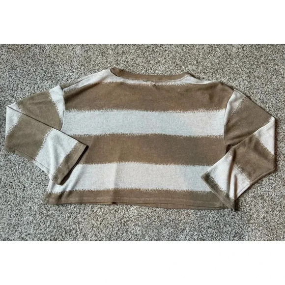 Le Lis sweater/shirt, size Large - Picture 2 of 5